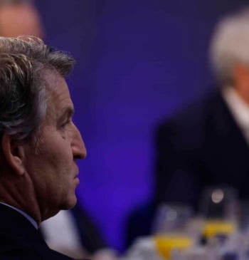 Operación 'tres escaños': la estrategia de Feijóo y Guardiola para no depender [...]