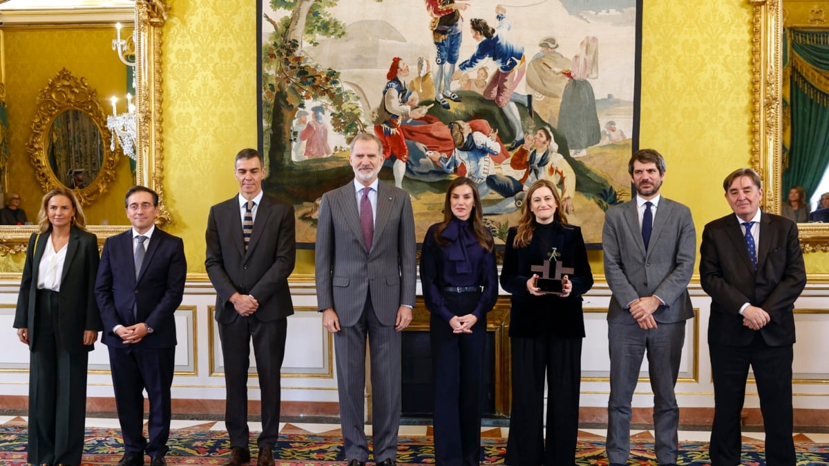 El director de la Academia da plantón al Patronato del Cervantes en su reunión anual con los Reyes