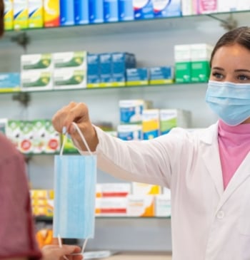 La demanda de mascarillas en farmacias se dispara un 385% ante el [...]