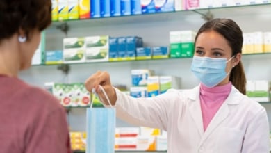 La demanda de mascarillas en farmacias se dispara un 385% ante el repunte adelantado de la gripe