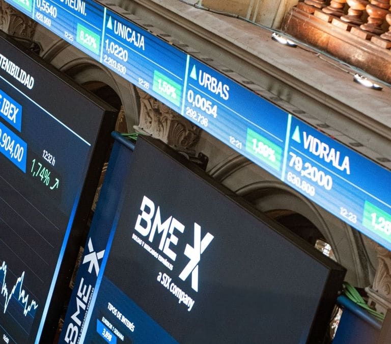 CaixaBank, Ferrovial y Fluidra, las firmas del IBEX más transparentes en ciberseguridad