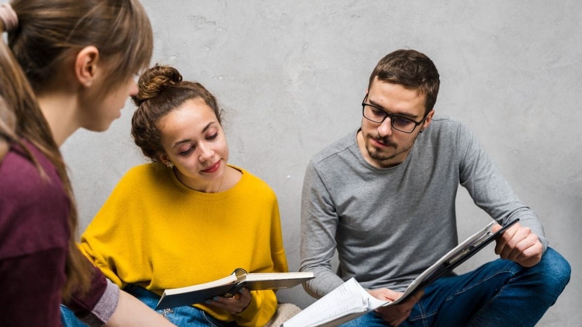 Asempleo alerta del “desajuste” entre oferta y demanda en el empleo de los jóvenes: tres de cada 10 trabajan en comercio u hostelería