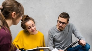 Asempleo alerta del “desajuste” entre oferta y demanda en el empleo de los jóvenes: tres de cada 10 trabajan en comercio u hostelería