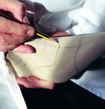 Carmina Shoemaker refuerza su apuesta por la artesanía española con su servicio [...]