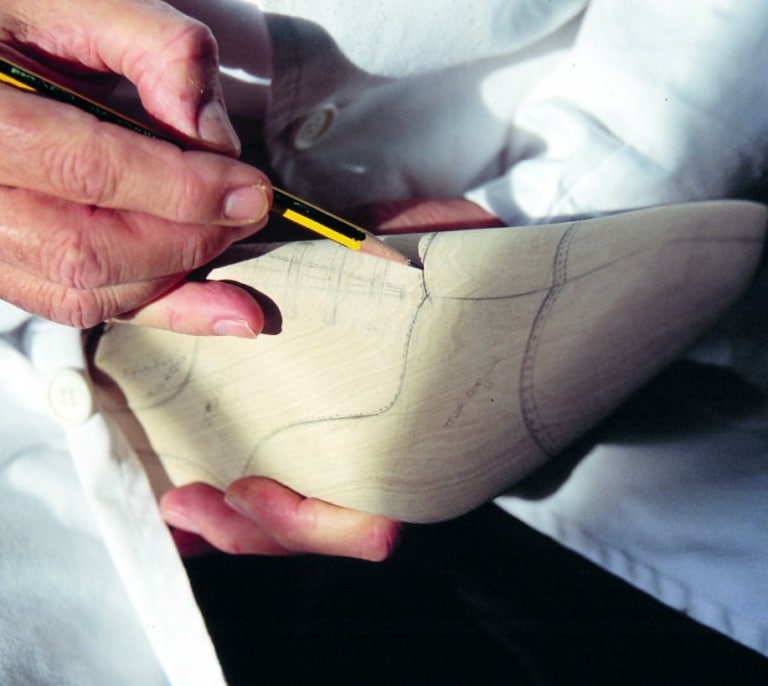 Carmina Shoemaker refuerza su apuesta por la artesanía española con su servicio Goodyear