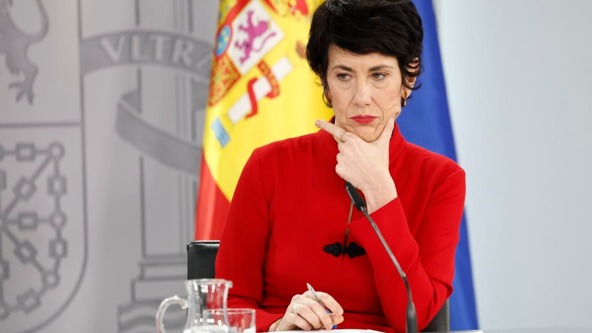 MADRID, 23/12/2025.- La ministra de Inclusión, Seguridad Social y Migraciones y nueva portavoz del Gobierno, Elma Saiz, durante la rueda de prensa posterior a la última reunión del año del Consejo de Ministros, este martes, en el complejo del Palacio de la Moncloa. EFE/Chema Moya