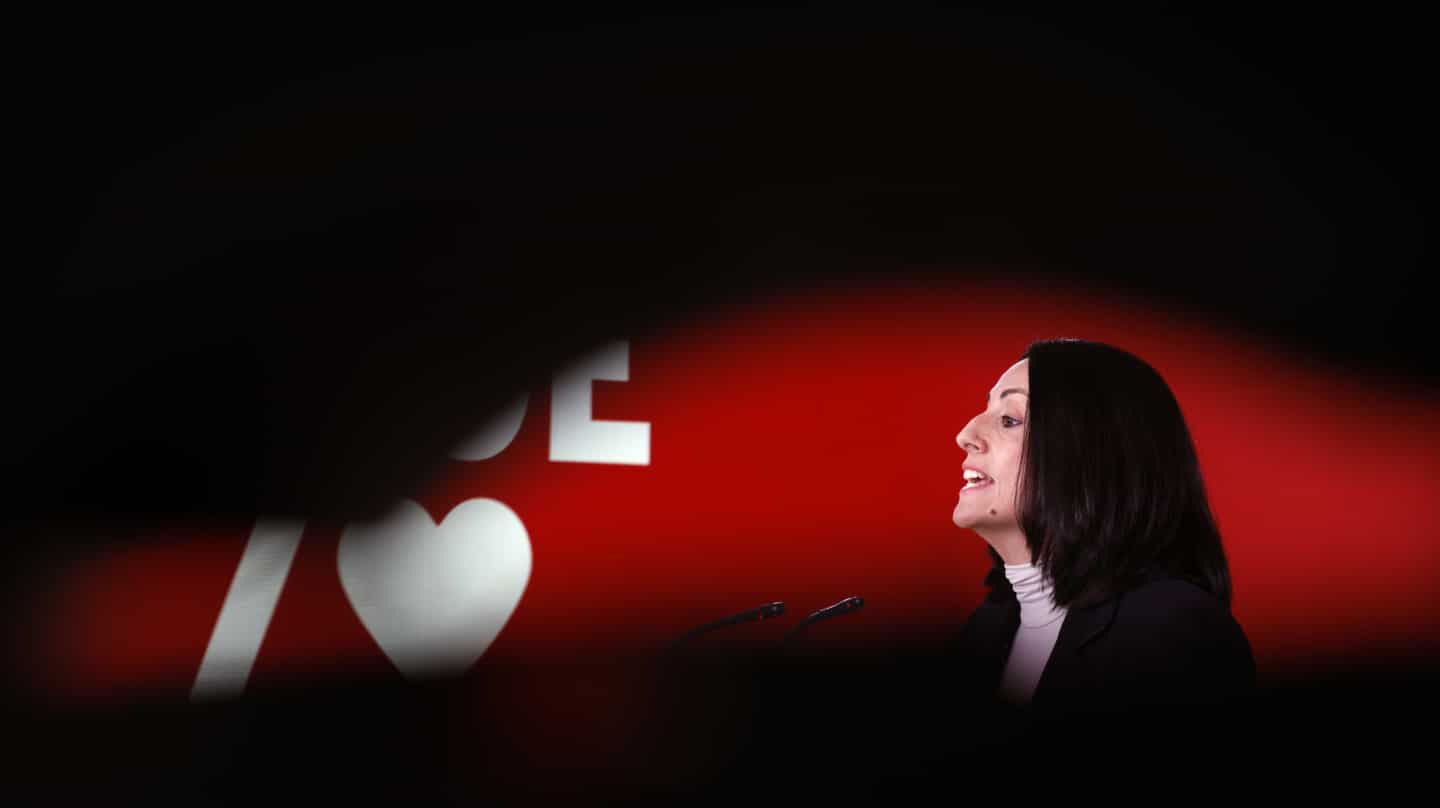 FOTODELDIA MADRID, 12/12/2025.- La secretaria de Organización del PSOE, Rebeca Torró, ofrece su primera rueda de prensa en la sede del partido, golpeado esta semana por las denuncias de acoso sexual y detenciones por casos de presunta corrupción, este viernes, en Madrid. EFE/ Javier Lizón