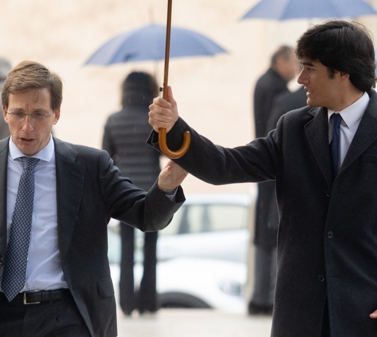 Almeida critica la “falta de respeto” de Sánchez por pactar con Junts la flexibilización financiera sin contar con la FEMP