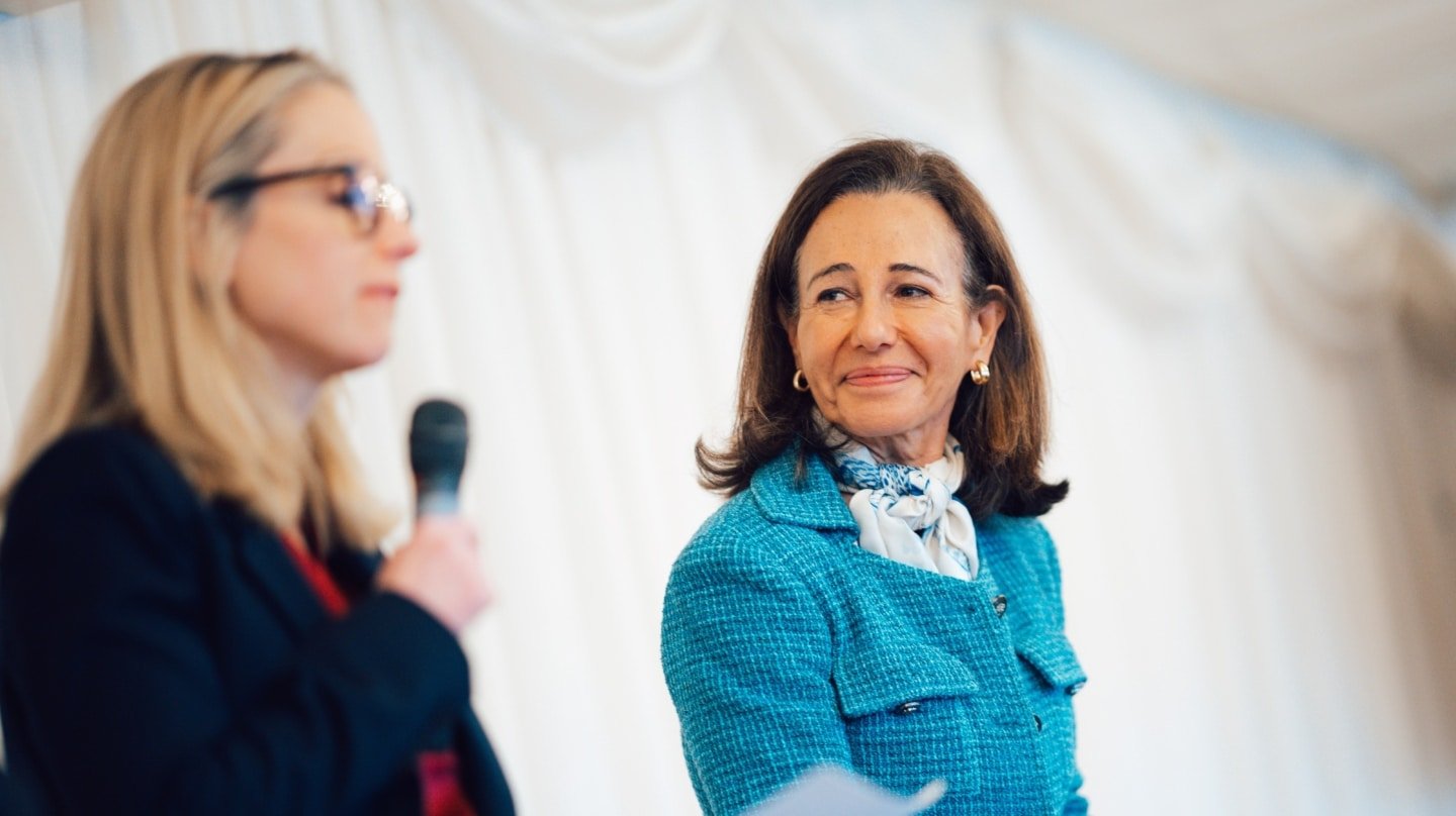 Ana Botín, presidenta de Santander y Lucy Rigby, City Minister Gobierno británico