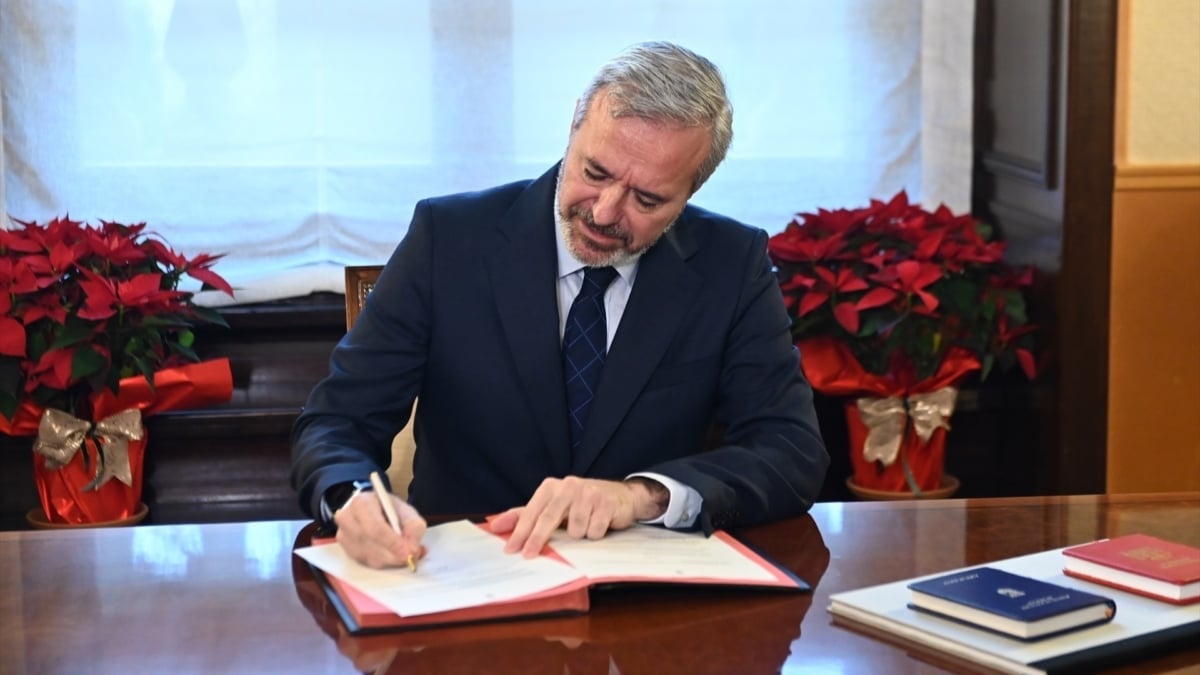 El presidente de Aragón, Jorge Azcón, firma el decreto de disolución y convocatoria de elecciones autonómicas en Aragón.