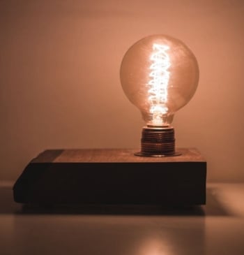 El truco definitivo para que las bombillas brillen mucho más