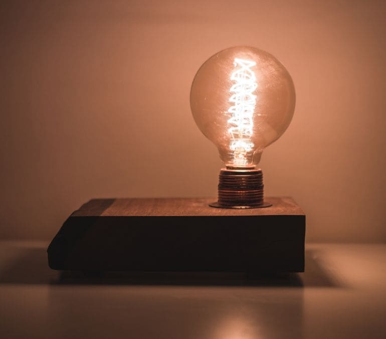 El truco definitivo para que las bombillas brillen mucho más