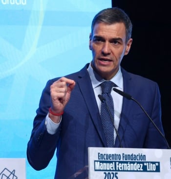 Sánchez desmiente a Ábalos y le advierte de que no aceptará "ni [...]