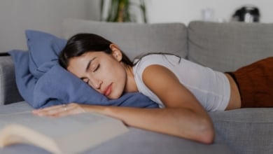 El motivo por el que te sientes cansado después de comer