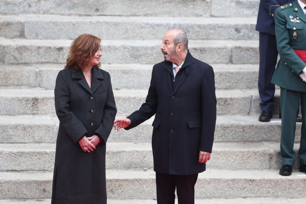 La presidenta del congreso, Francina Armengol y el presidente del Senado, Pedro Rollán, durante el acto de izado solemne de la Bandera Nacional con motivo del Día de la Constitución, en el Congreso de los Diputados, a 6 de diciembre de 2025, en Madrid (España). El Izado de la bandera Nacional está organizado por el Estado Mayor de la Defensa, en homenaje a las Cortes Generales con motivo del 47º aniversario de la Constitución. Eduardo Parra / Europa Press 06/12/2025