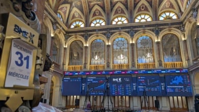 El Ibex 35 cierra su mejor año desde 1993: sube un 49% y supera los 17.000 puntos