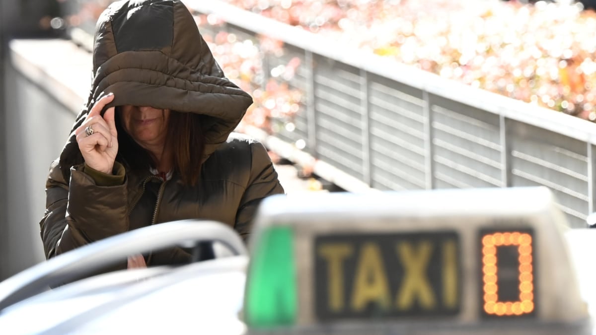 Leire Díez sale en libertad de la Audiencia Nacional.