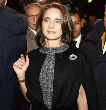 La infanta Elena y las sobrinas de Juan Carlos arropan a Laurence [...]