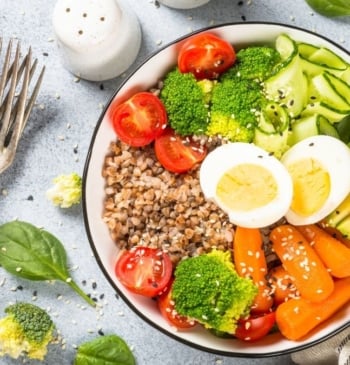 La dieta ideal para dormir mejor y vivir más tiempo