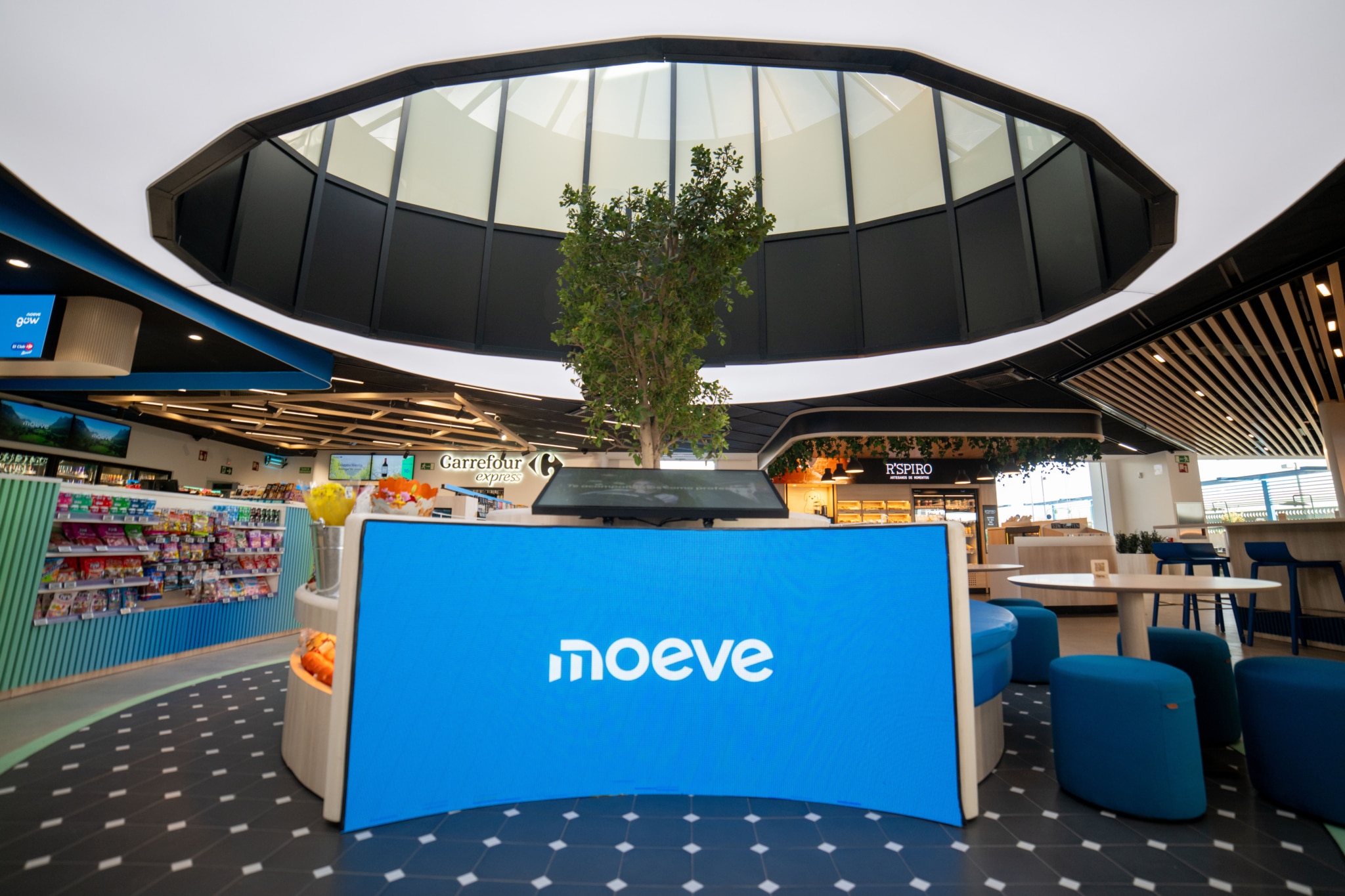 A Moeve el cambio de marca e imagen le sienta bien: sus gasolineras venden  más