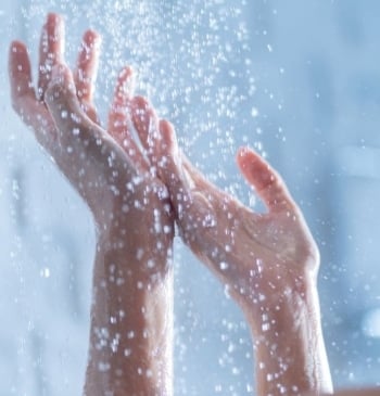 El motivo de peso para acabar con las duchas de agua fría