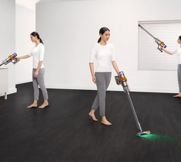 El aspirador escoba Dyson V15 Detect revela polvo oculto, desenreda pelos y mantiene suelos impecables