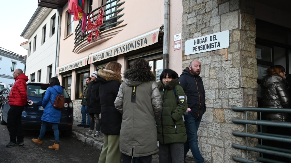 Los premiados con 'El Gordo' en Villamanín acuerdan ceder parte del premio para que todos puedan cobrar
