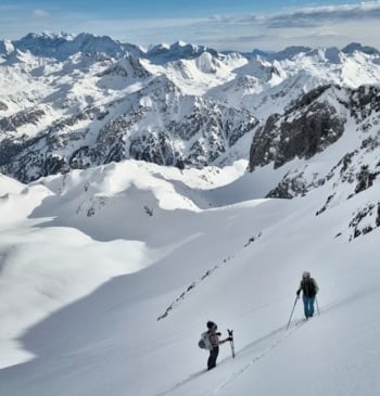 El “influencer” y pediatra Jorge García Dihinx y su pareja, dos de [...]
