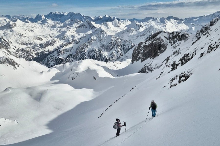 El “influencer” y pediatra Jorge García Dihinx y su pareja, dos de los tres muertos por el alud de Panticosa