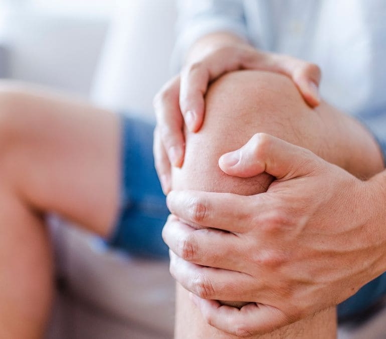 Adiós al dolor de rodillas: este es el sencillo ejercicio que puedes hacer en minutos