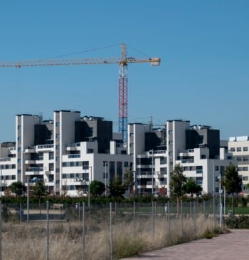La subida del precio de la vivienda nueva se frena mientras la [...]