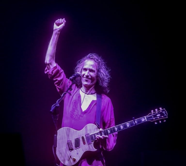 Robe hace historia tras su muerte: Extremoduro arrasa en Spotify y supera a Rosalía