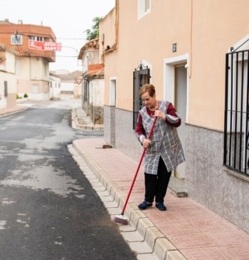 Los españoles se vuelven al pueblo