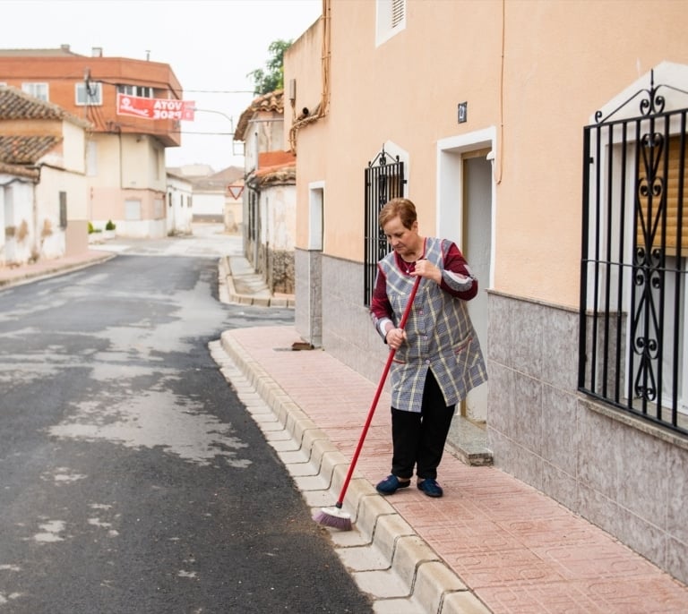 Los españoles se vuelven al pueblo