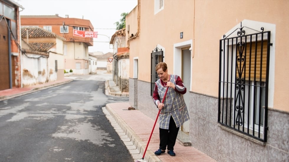 Los españoles se vuelven al pueblo
