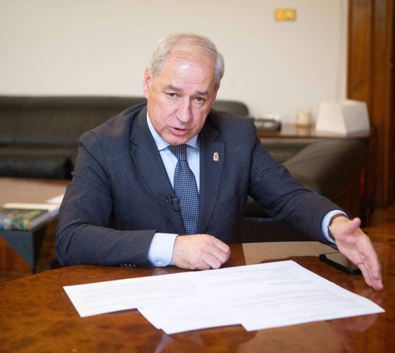 Ferraz confirma la denuncia por acoso contra el presidente de la Diputación de Lugo y pide "horas" de margen para actuar