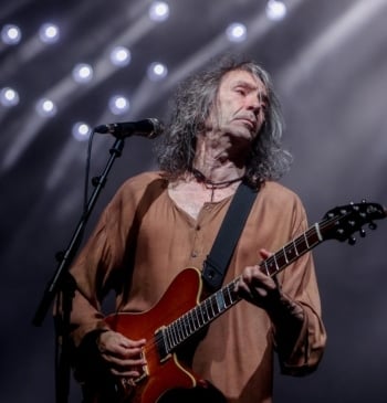 Robe Iniesta, rey del rock extremeño,  muere a los 63