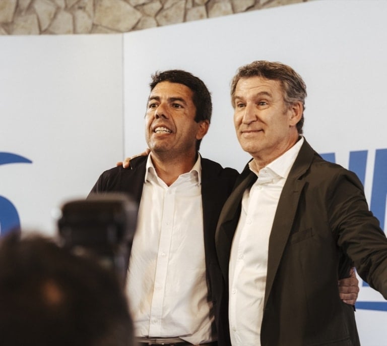 Mazón intercambió 'whastapps' con Feijóo desde las 20.08 horas hasta las 23.29 del día de la DANA: "Un puto desastre va a ser esto"