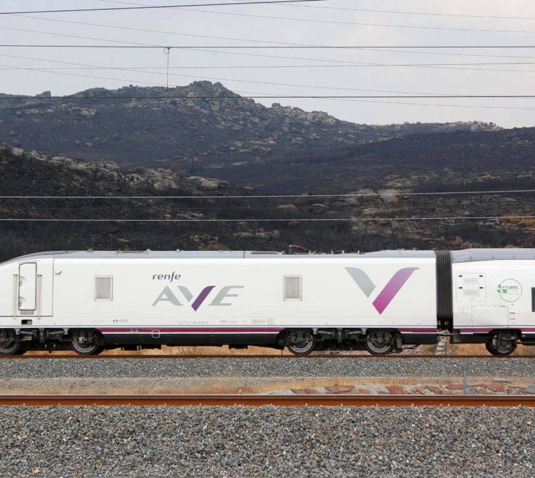 Renfe se libra de pagar sus antiguas indemnizaciones por retraso que marca la ley de Movilidad