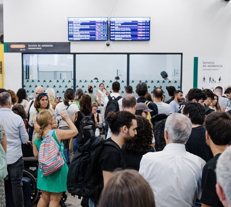 Viajar de pie en el tren y quitar los controles de seguridad: reflexiones de Óscar Puente
