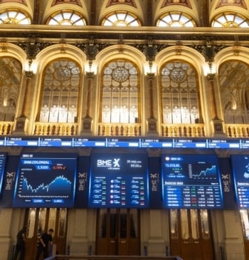 La bolsa española alcanza un nuevo máximo histórico por encima de 17.000 [...]