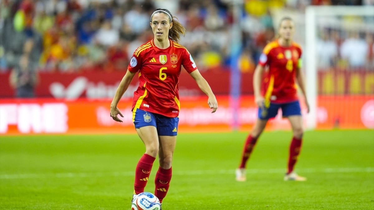 Aitana Bonmatí en un partido con la selección española este 2025
