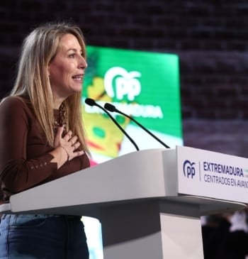 Cesan al conductor de María Guardiola por una condena previa por violencia [...]