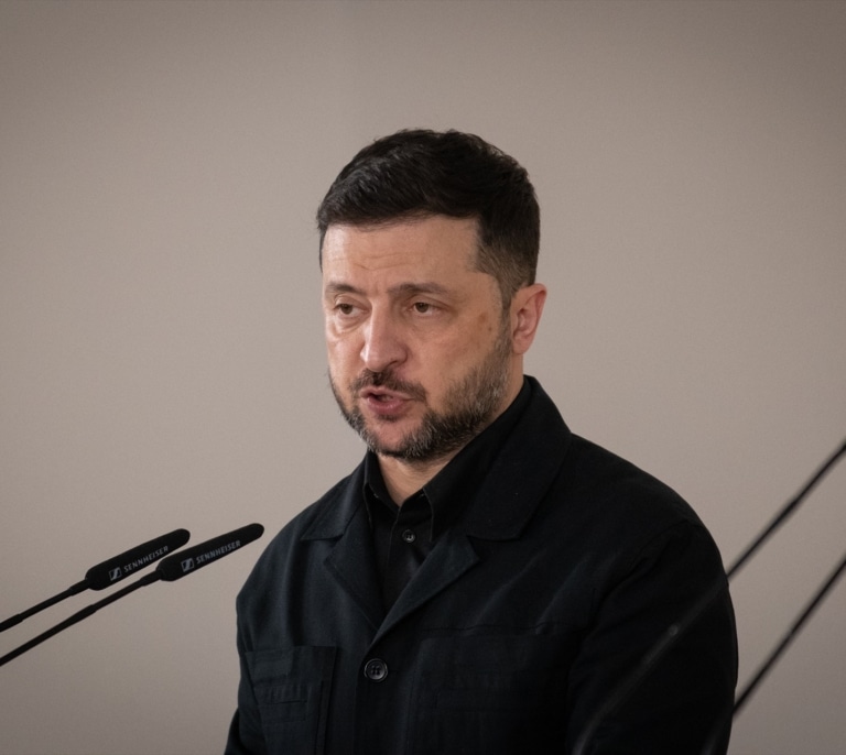 Zelenski acusa a Rusia de sabotear la paz con nuevos ataques de misiles y drones contra Kiev