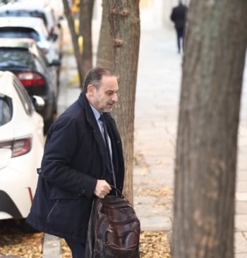 Ábalos niega que el PSOE se haya financiado ilegalmente y que tenga [...]