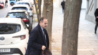 Ábalos niega que el PSOE se haya financiado ilegalmente y que tenga pruebas contra Sánchez