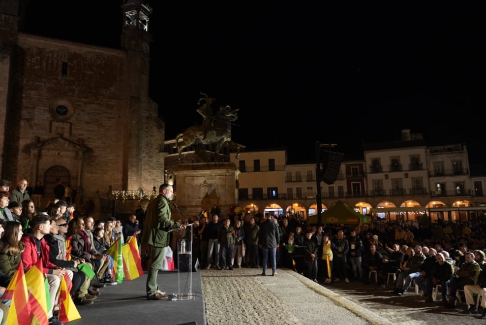 El presidente de Vox, Santiago Abascal, en un mitin desde Trujillo, este lunes 1 de diciembre de 2025
