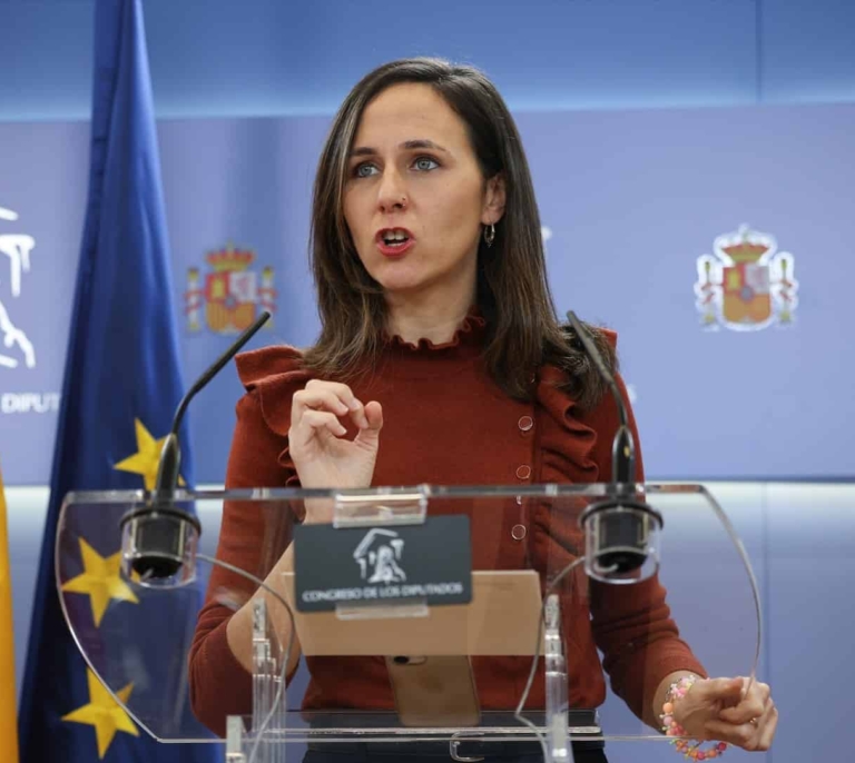 Podemos exige al Gobierno y al Congreso que retiren "todos los reconocimientos institucionales" a Adolfo Suárez