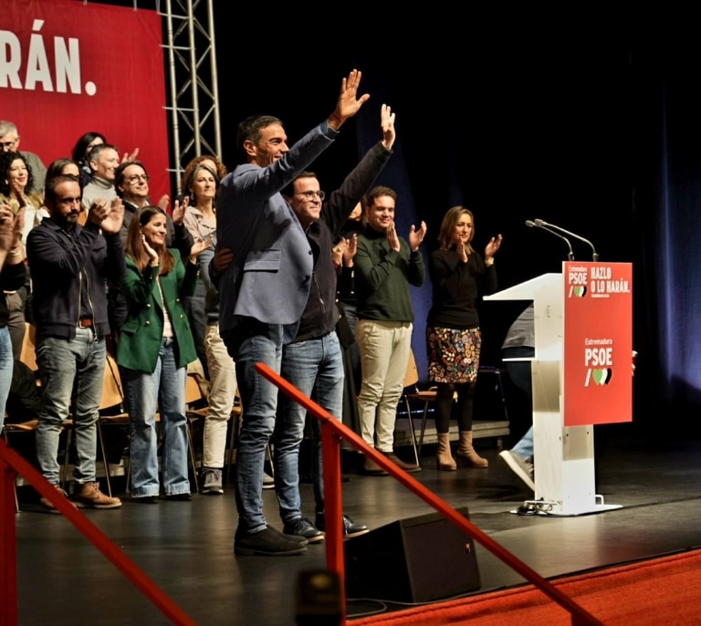 El 'caso Salazar' hunde los ánimos del PSOE en el arranque de la ya complicada campaña extremeña