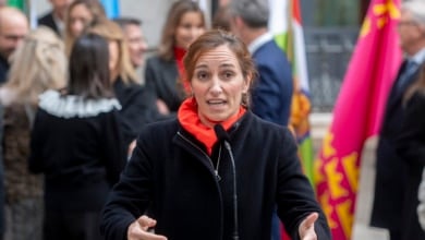 Mónica García anuncia una ley que derogará la norma que permite la gestión privada de la sanidad